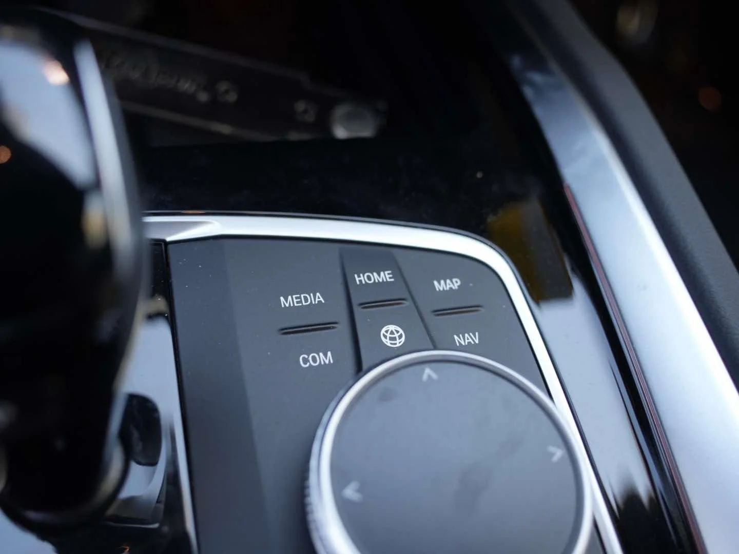 New 2026 Thundernight Metallic BMW sDrive30i image 24