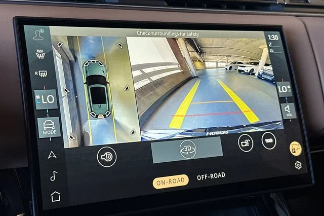 New 2026 Varesine Blue Land Rover Dynamic SE image 18