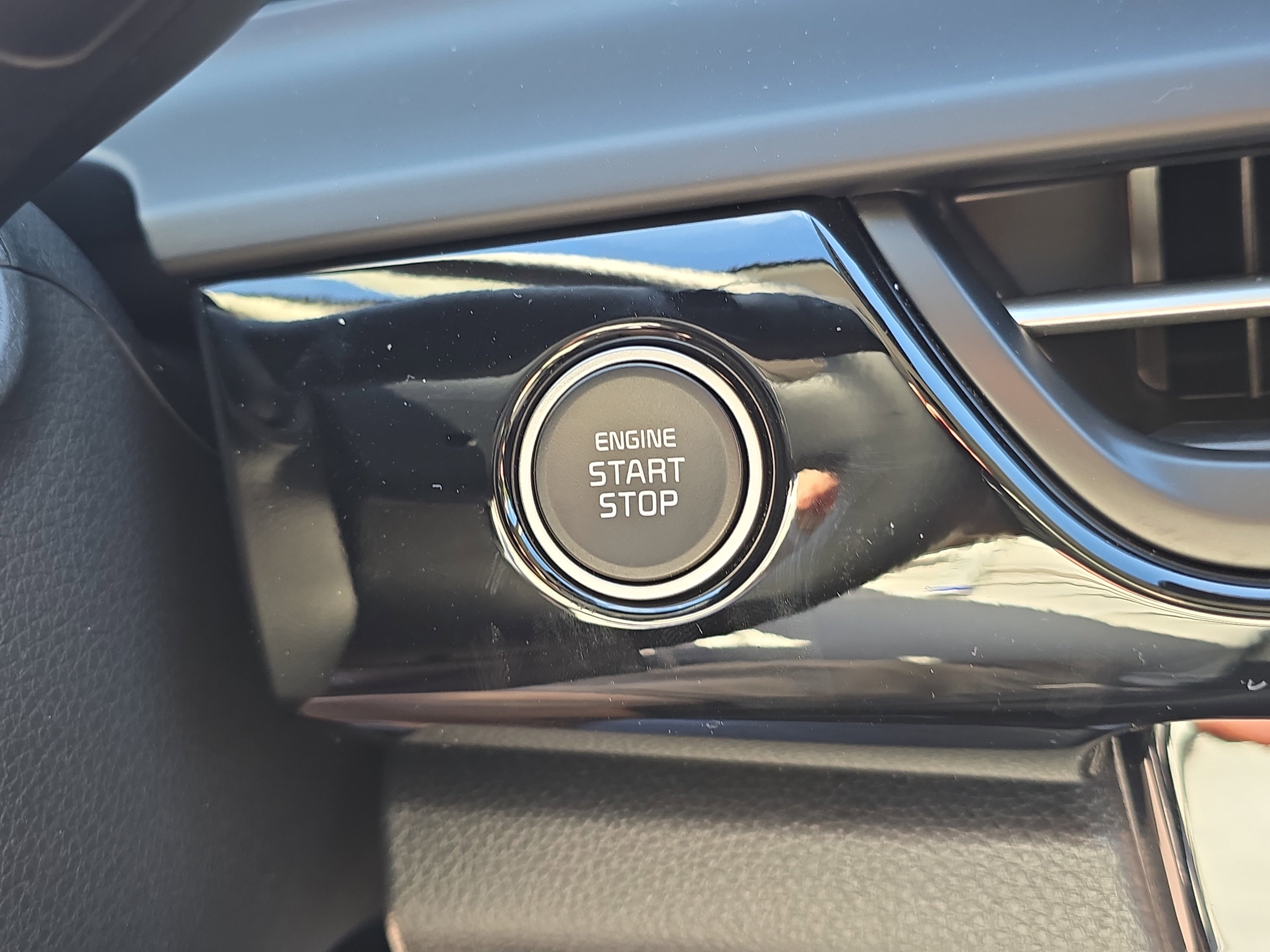 New 2026 Snow White Pearl Kia S image 26