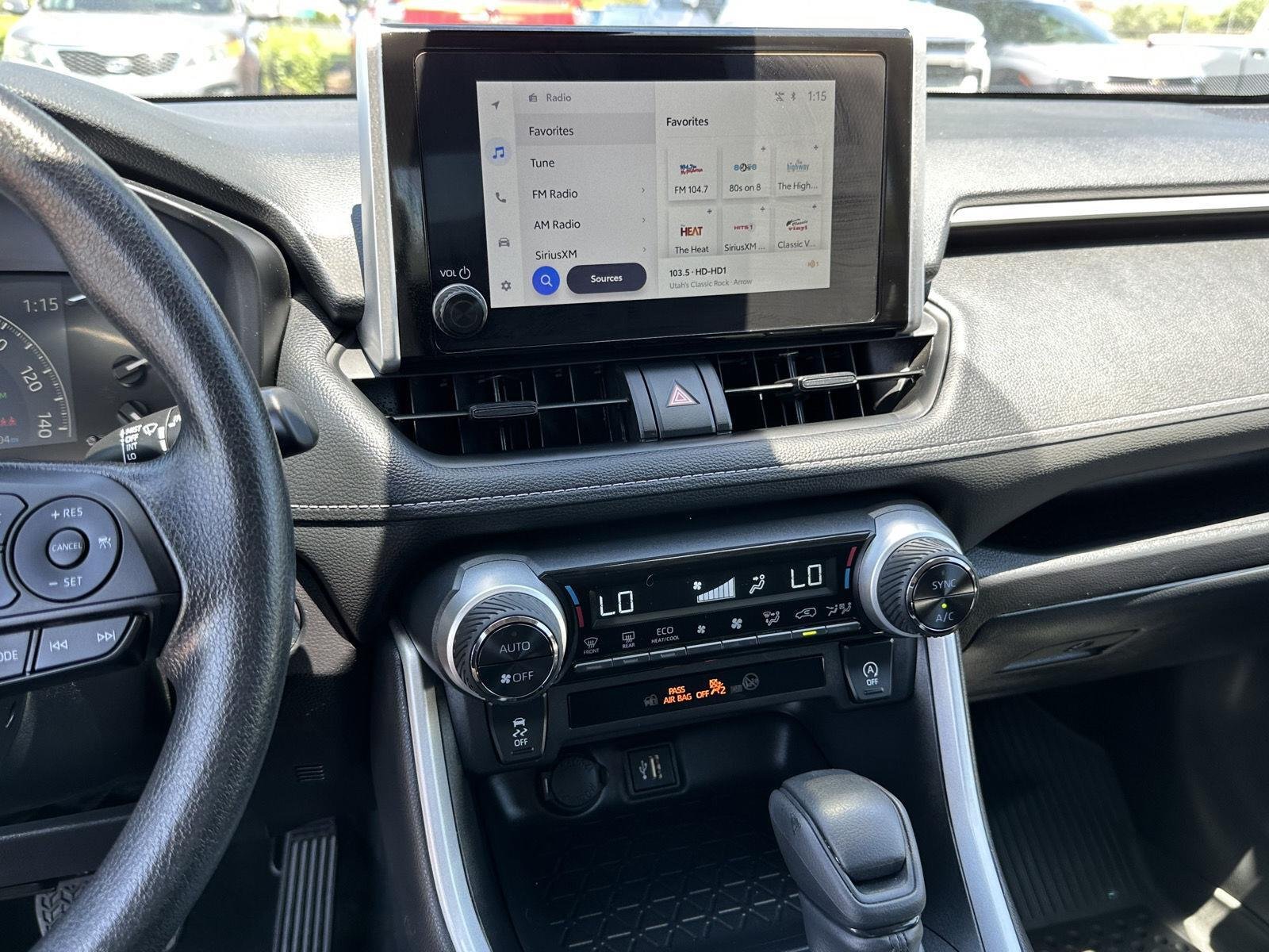 2025 Toyota RAV4 XLE - Photo 33