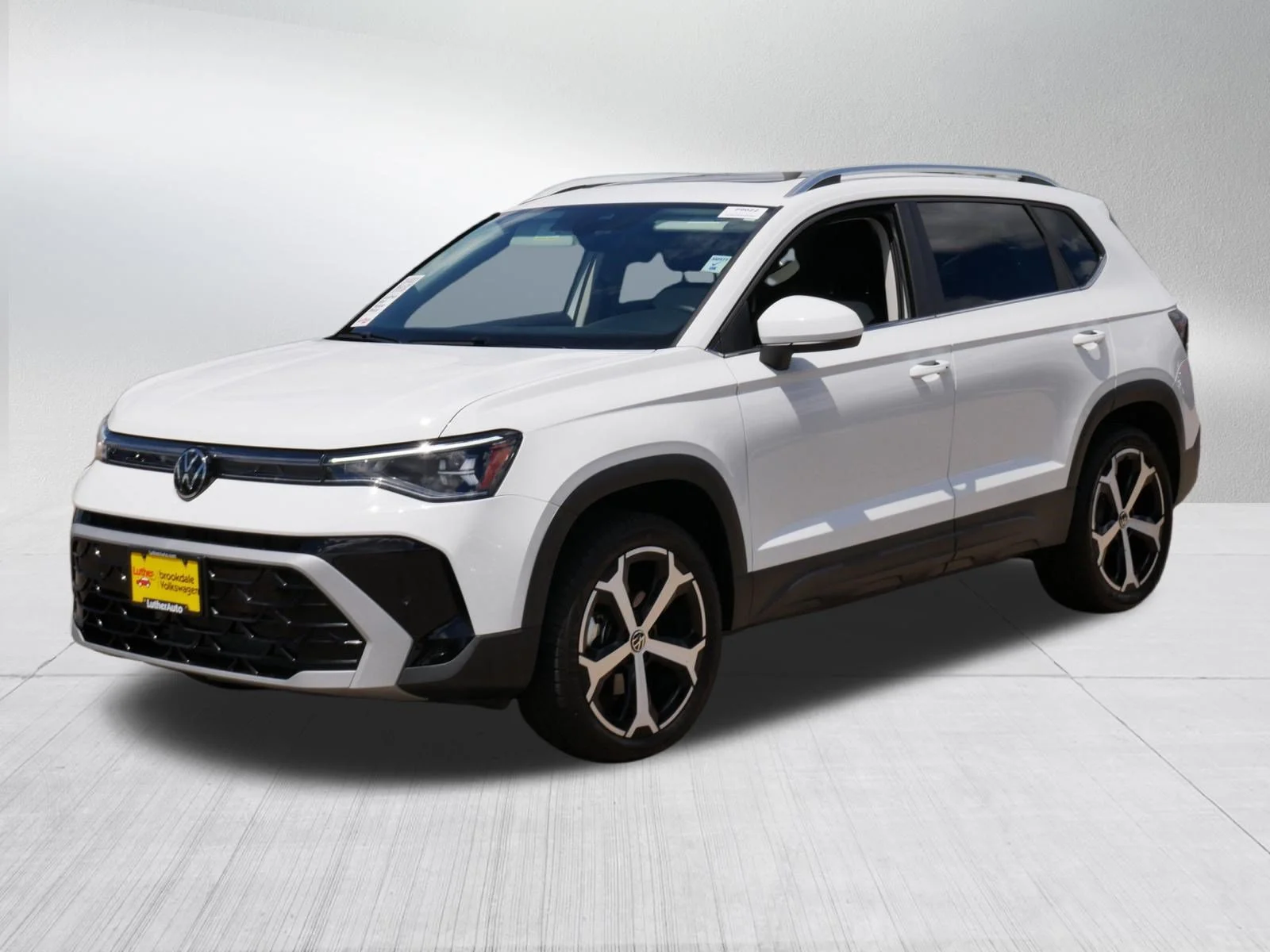 Used 2025 Pure White Volkswagen SEL image 3