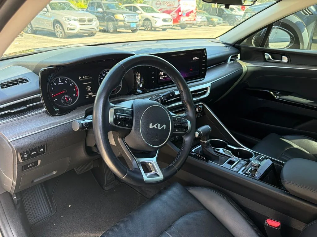 Used 2022 Ebony Black Kia EX image 9