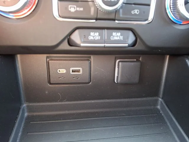 Used 2023 Summit White GMC SLE image 25