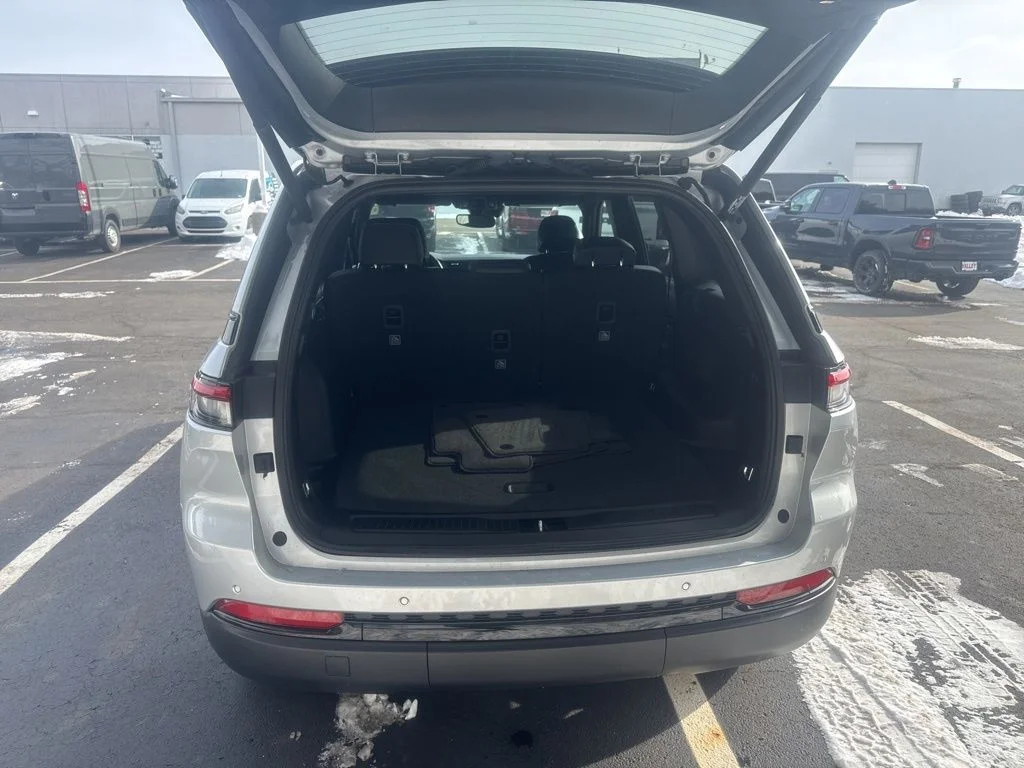 Used 2024 Silver Jeep Altitude image 33