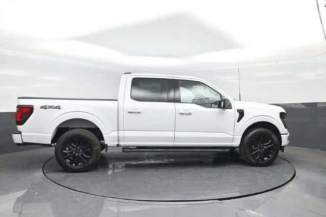 New 2026 Oxford White Ford XLT image 3