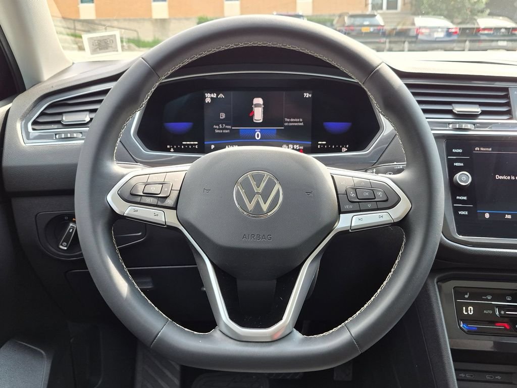 Used 2022 Black Volkswagen 2.0T SE image 14