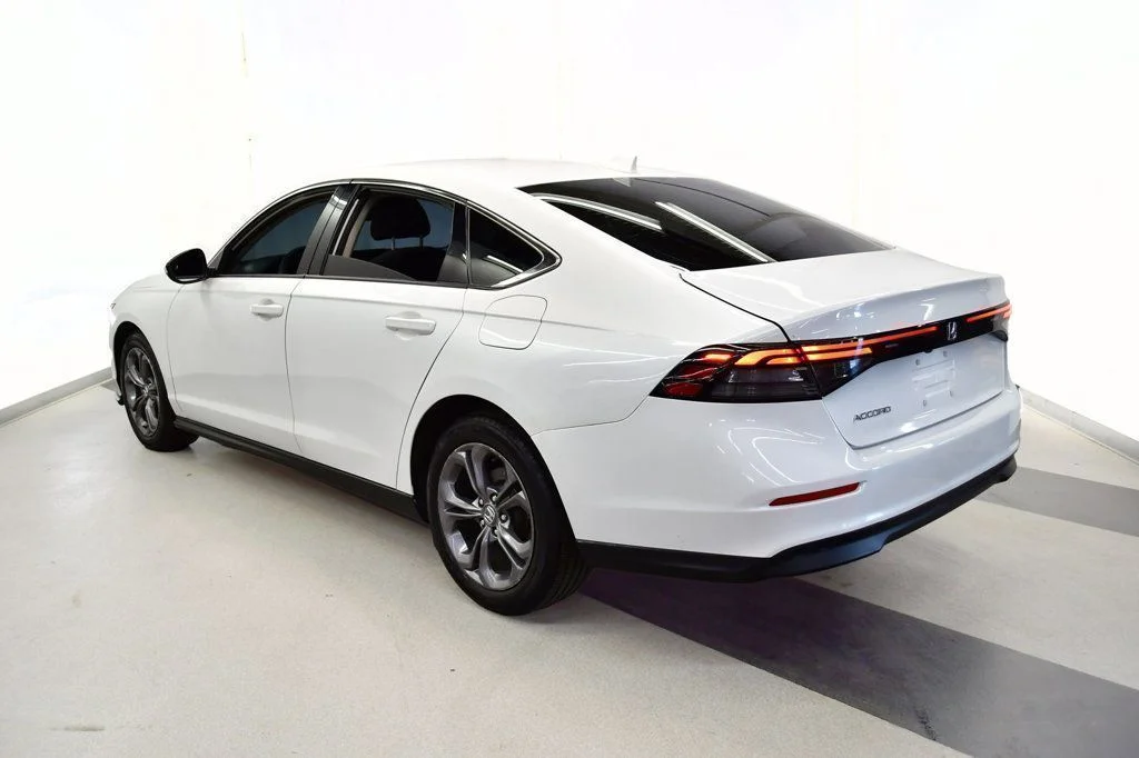 Used 2023  Honda EX image 6