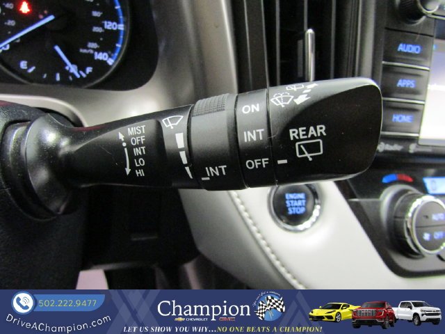 Used 2018 Silver Toyota XLE image 25