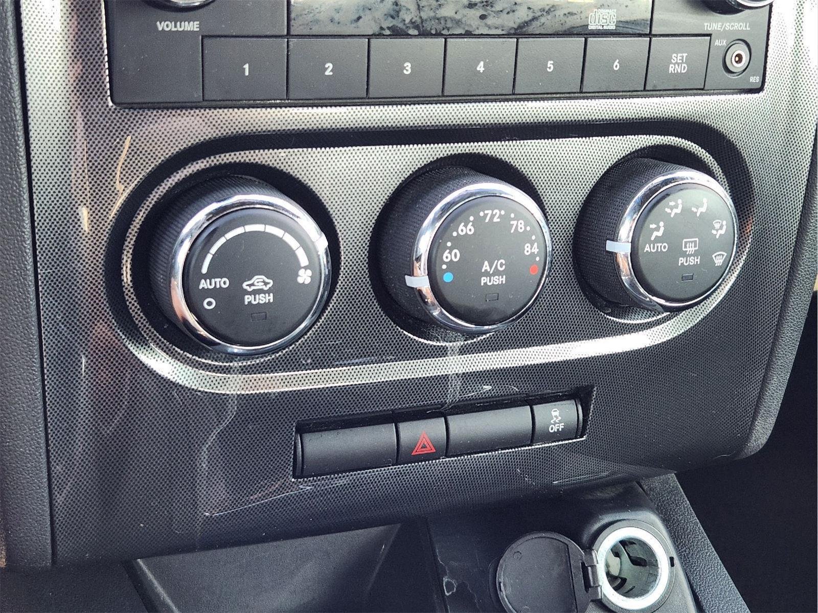 Used 2014 Black Clearcoat Dodge SXT image 17