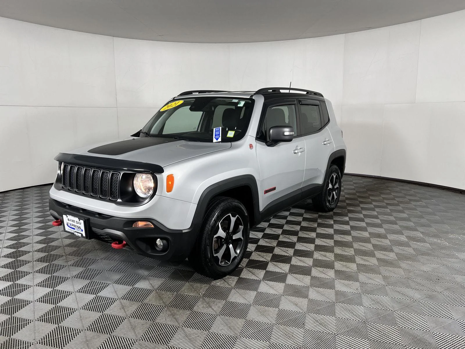 Used 2021 Glacier Metallic Clearcoat Jeep Trailhawk image 3