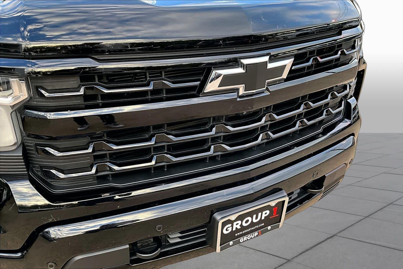 Used 2025 Black Chevrolet RST image 30