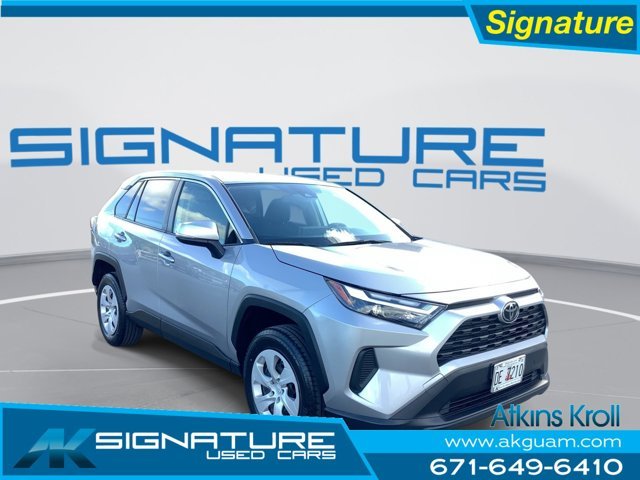 2024 Toyota RAV4 LE FWD's photo