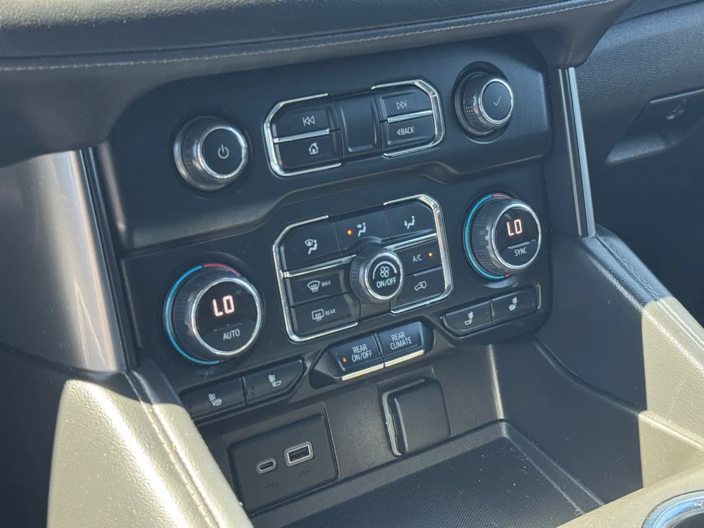 Used 2022 White Chevrolet Z71 image 16
