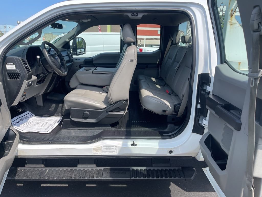 2019 Ford F-350 Super Duty Chassis Cab XL - Photo 14