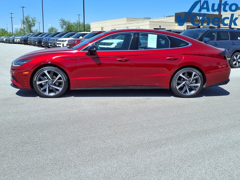 Used 2023 Red Hyundai SEL Plus image 3