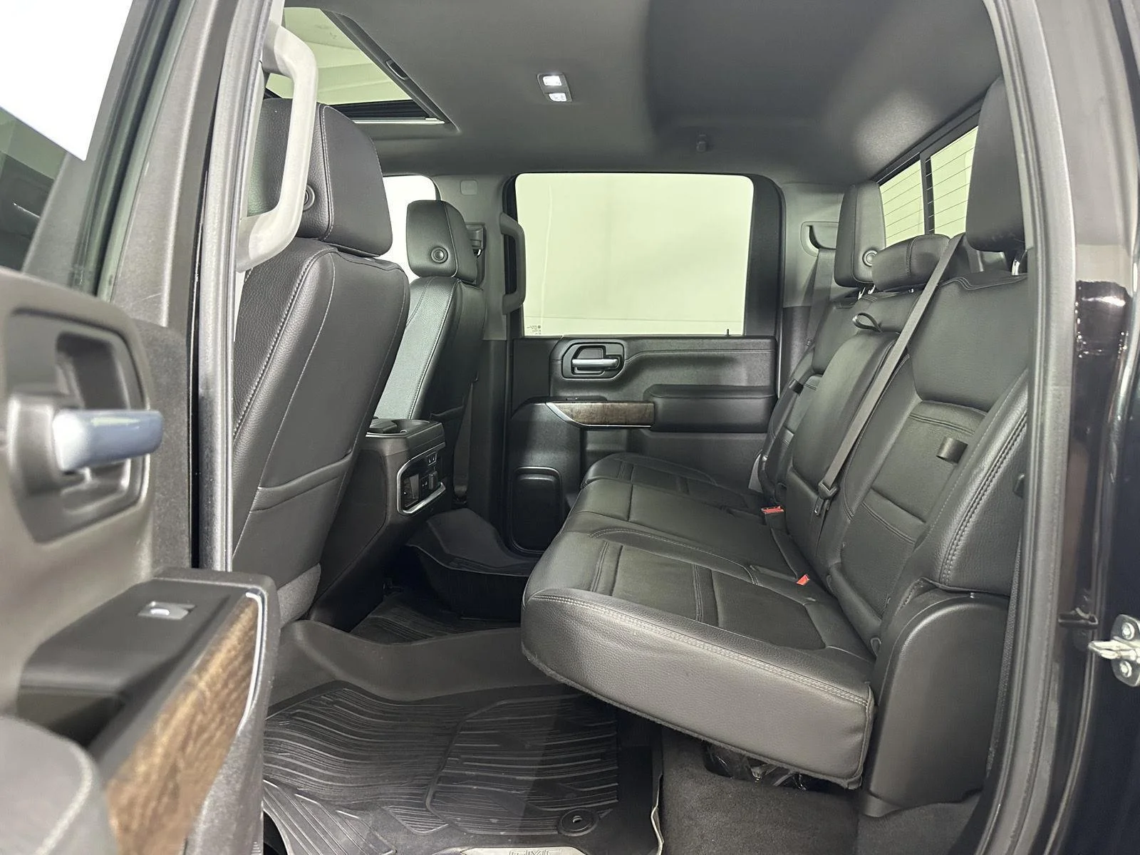 Used 2023 Ebony Twilight Metallic GMC Denali image 31