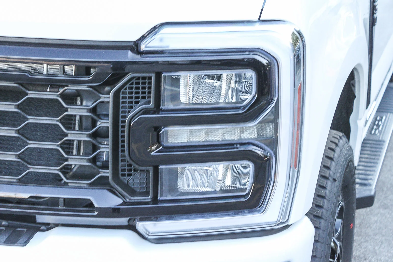 New 2026 Star White Metallic Tri-Coat Ford F-350® Lariat® image 4