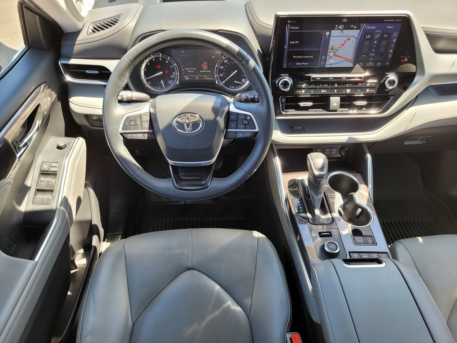 Used 2022  Toyota Platinum image 14