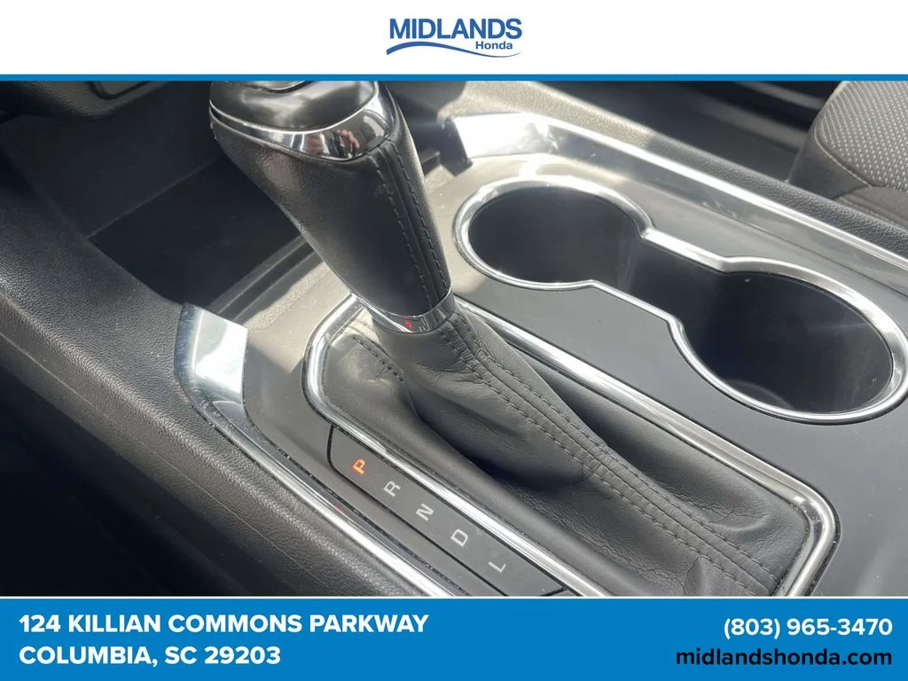 Used 2020 Pearl Chevrolet LT image 30