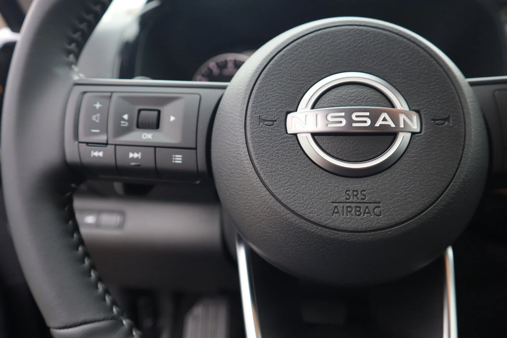 New 2025 Brilliant Silver Metallic Nissan SV image 20