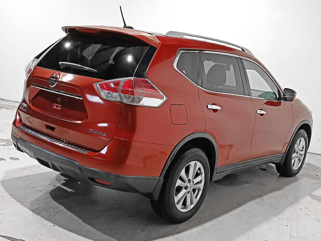 Used 2016 Red Nissan SV image 6