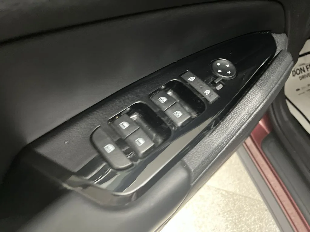 Used 2023 Red Kia X-Line image 17