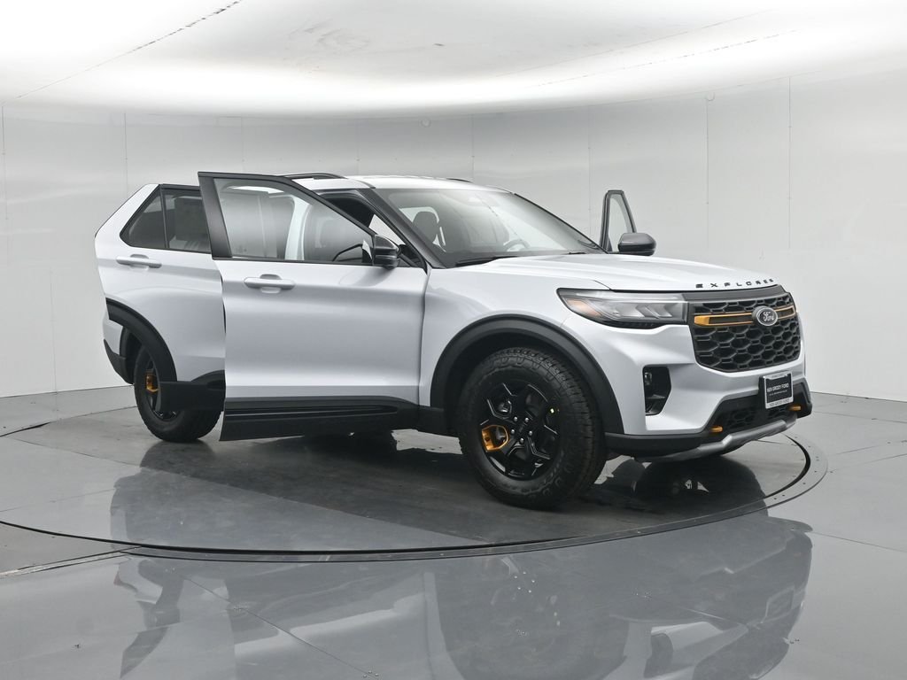 New 2026 Space White Metallic Ford Tremor image 35