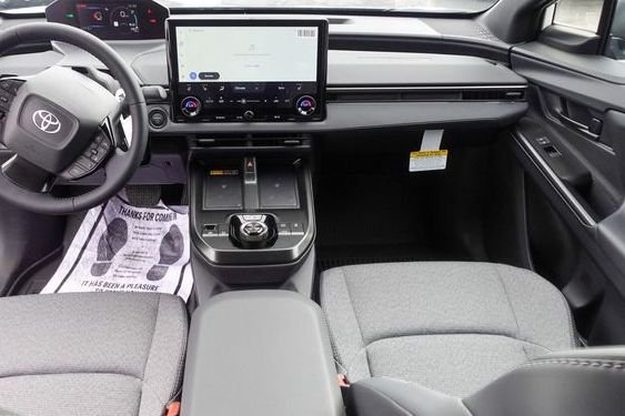New 2026 Wind Chill Pearl <sup>1</sup> Toyota  XLE image 29