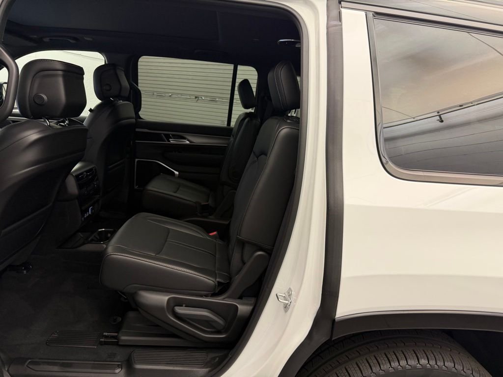 New 2026 Bright White Clear-Coat Exterior Paint Jeep 85th Anniversary Edition image 19