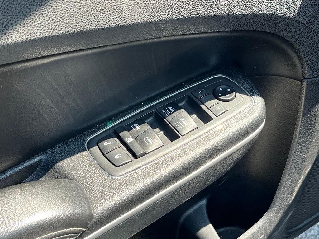 Used 2019 White Chrysler S image 20