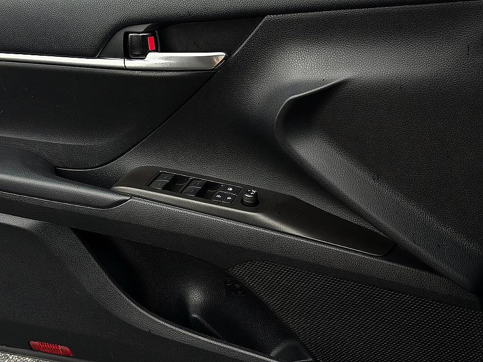 Used 2021 Midnight Black Metallic Toyota SE image 20
