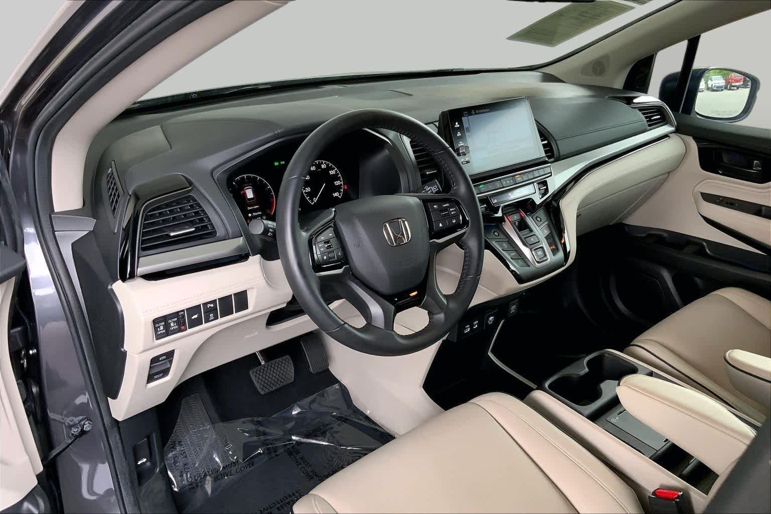 Used 2025 Modern Steel Metallic Honda Touring image 18