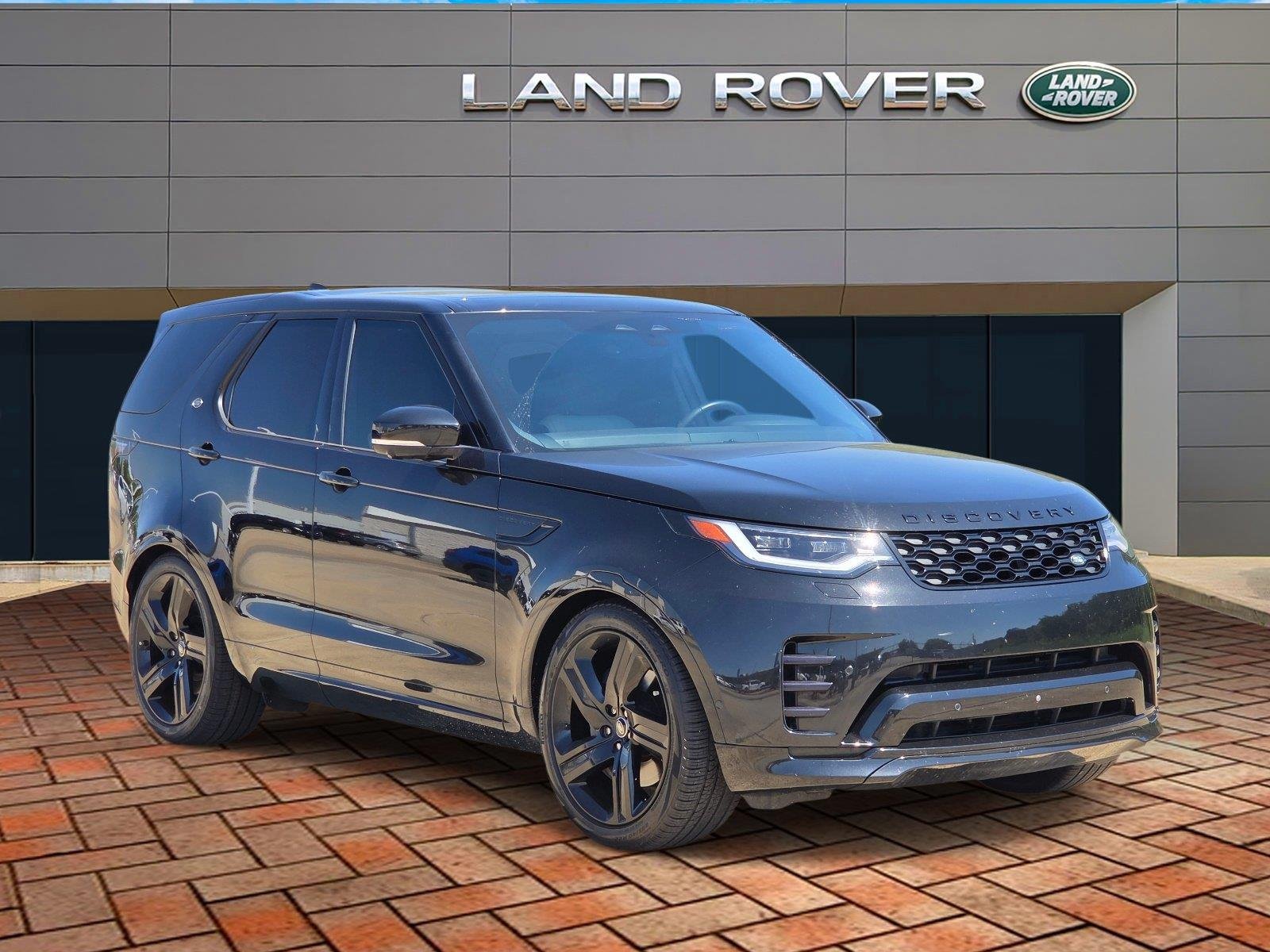 Used 2024 Santorini Black Metallic Land Rover Dynamic SE image 3