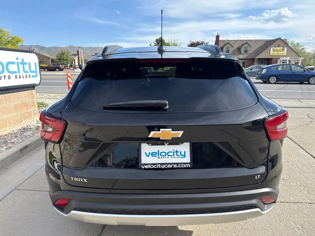 Used 2025 Black Chevrolet LT image 3