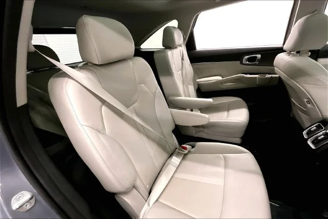Used 2023 Everlasting Silver Kia SX image 25