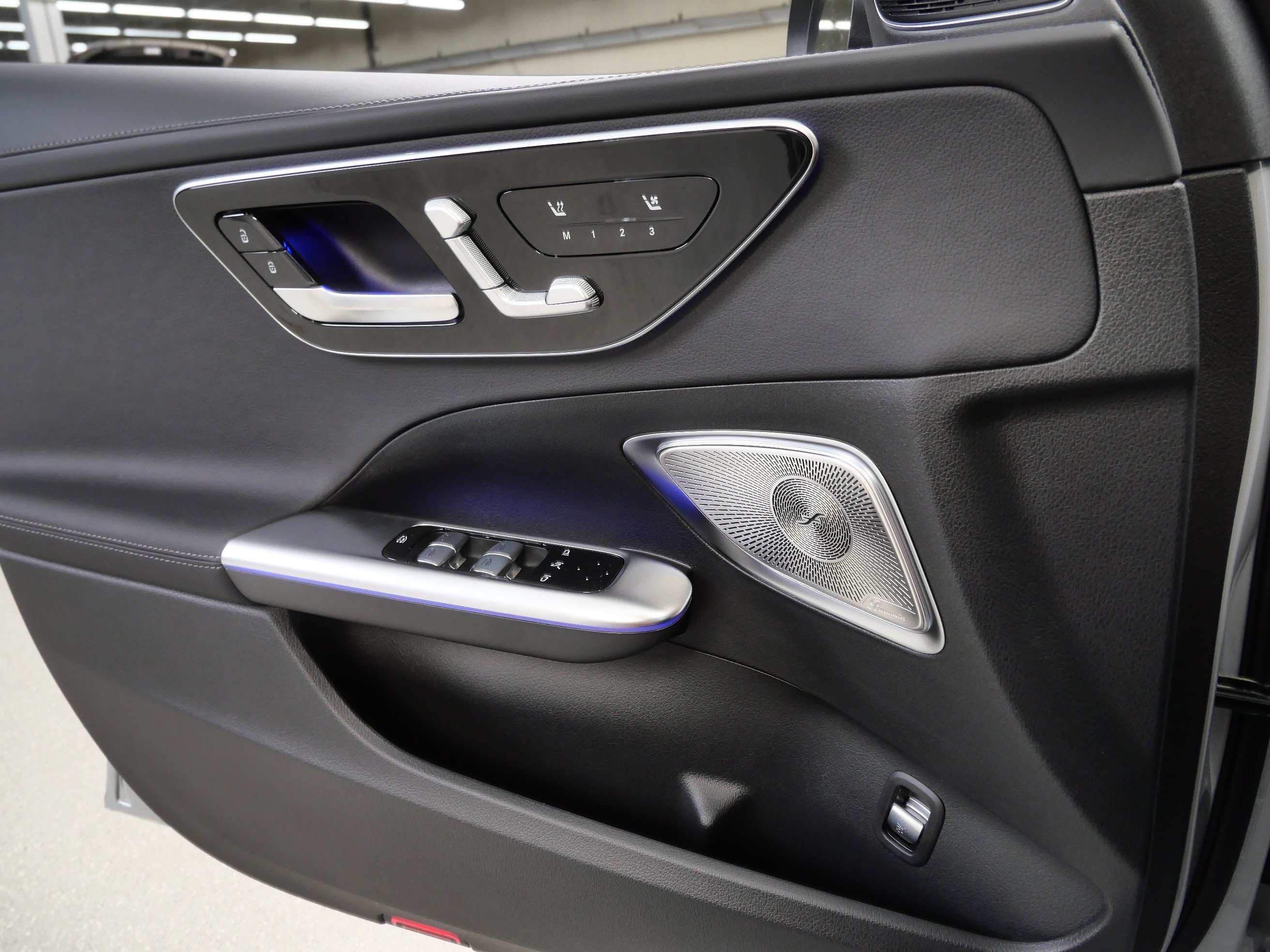 New 2026 MANUFAKTUR Alpine Grey Mercedes-Benz C 300 image 15