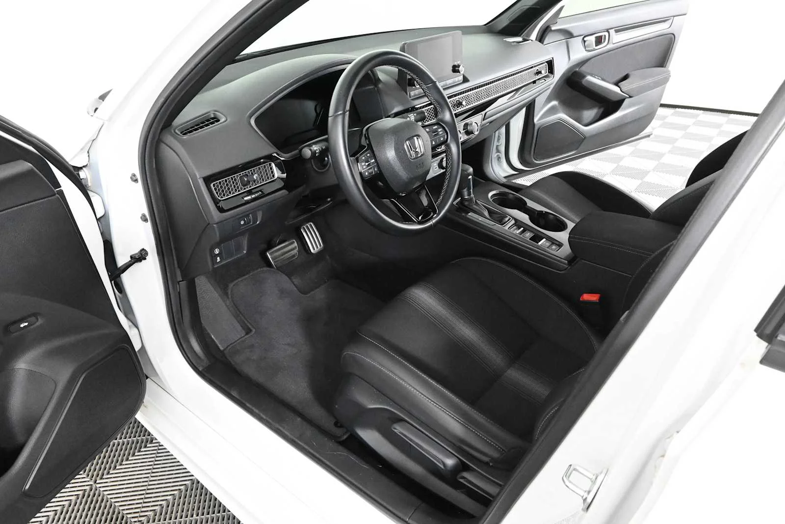 Used 2024 Platinum White Pearl Honda Sport image 16