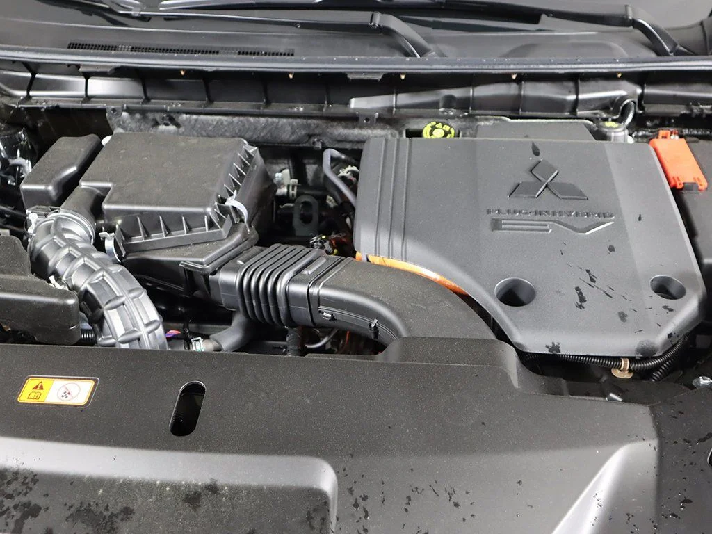 2025 Mitsubishi Outlander Plug-in Hybrid Platinum Edition - Photo 23