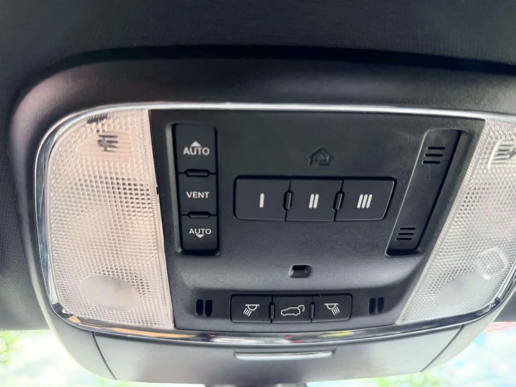 Used 2022 White Jeep Limited image 25