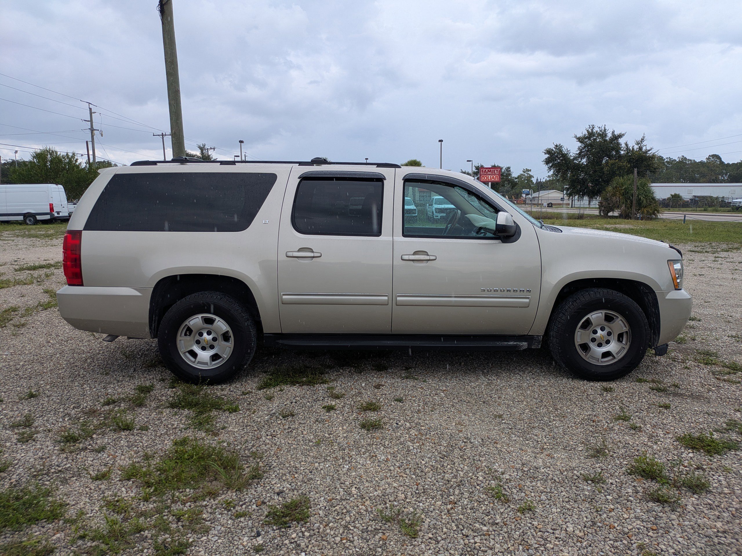 Used 2014 Champagne Silver Metallic Chevrolet LT image 3