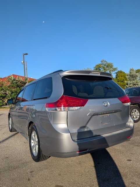 2011 Toyota Sienna LE photo 4