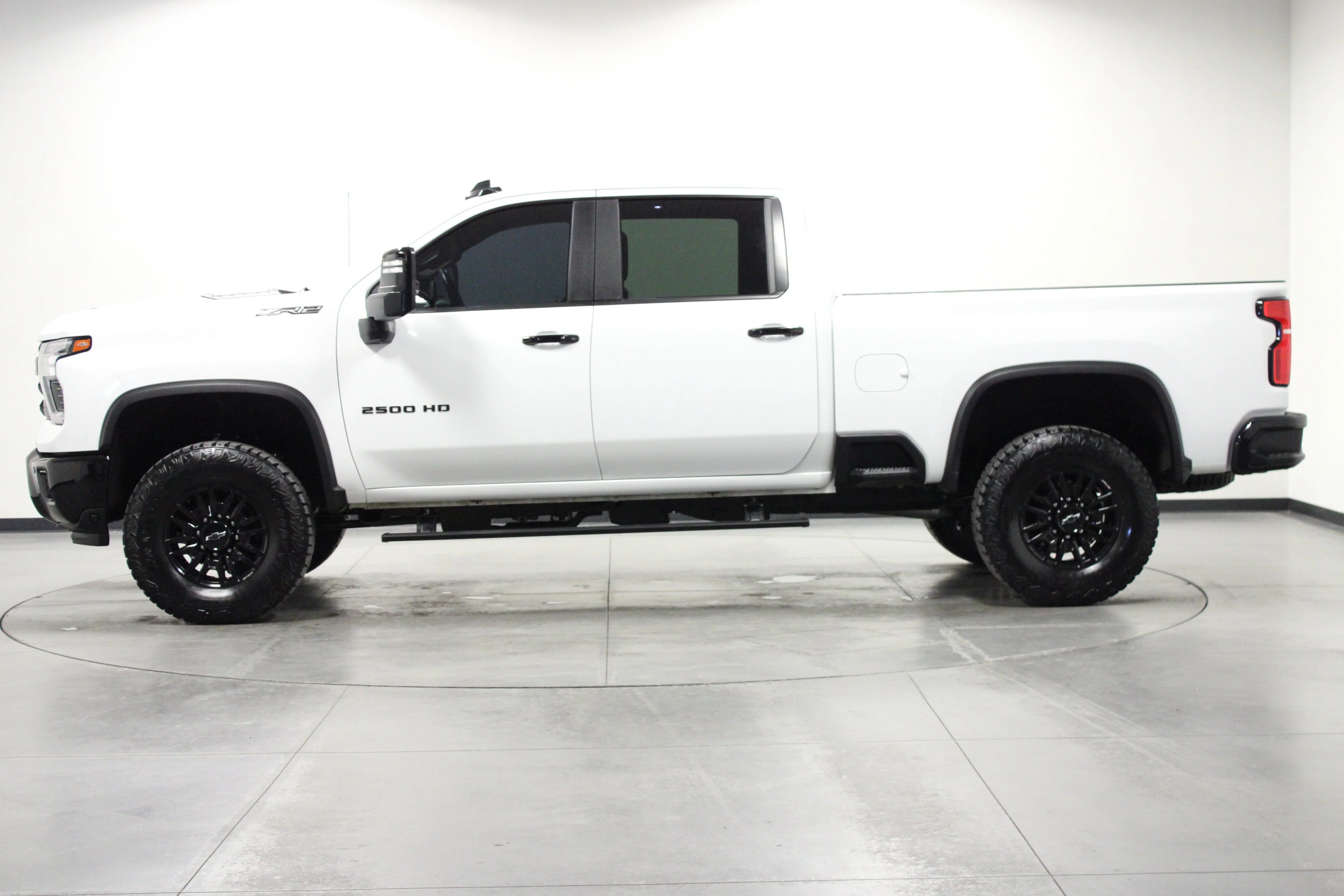 Used 2025 Summit White Chevrolet ZR2 image 7