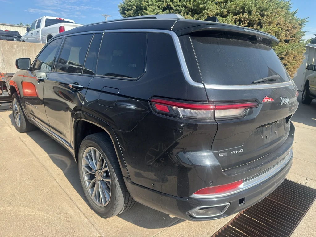 Used 2022 Diamond Black Crystal Pearlcoat Jeep Summit image 5
