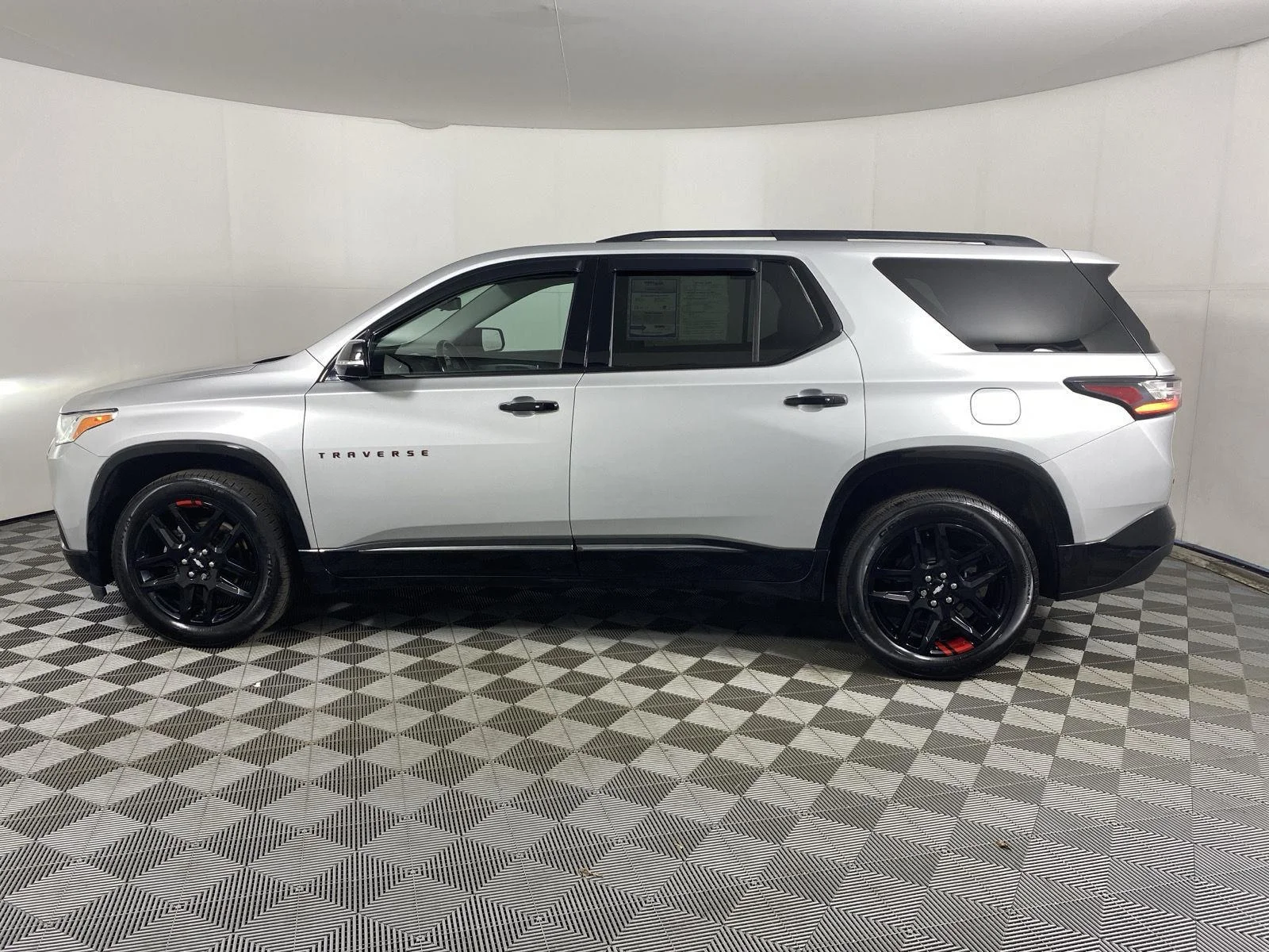 Used 2019 Silver Ice Metallic Chevrolet Premier image 4