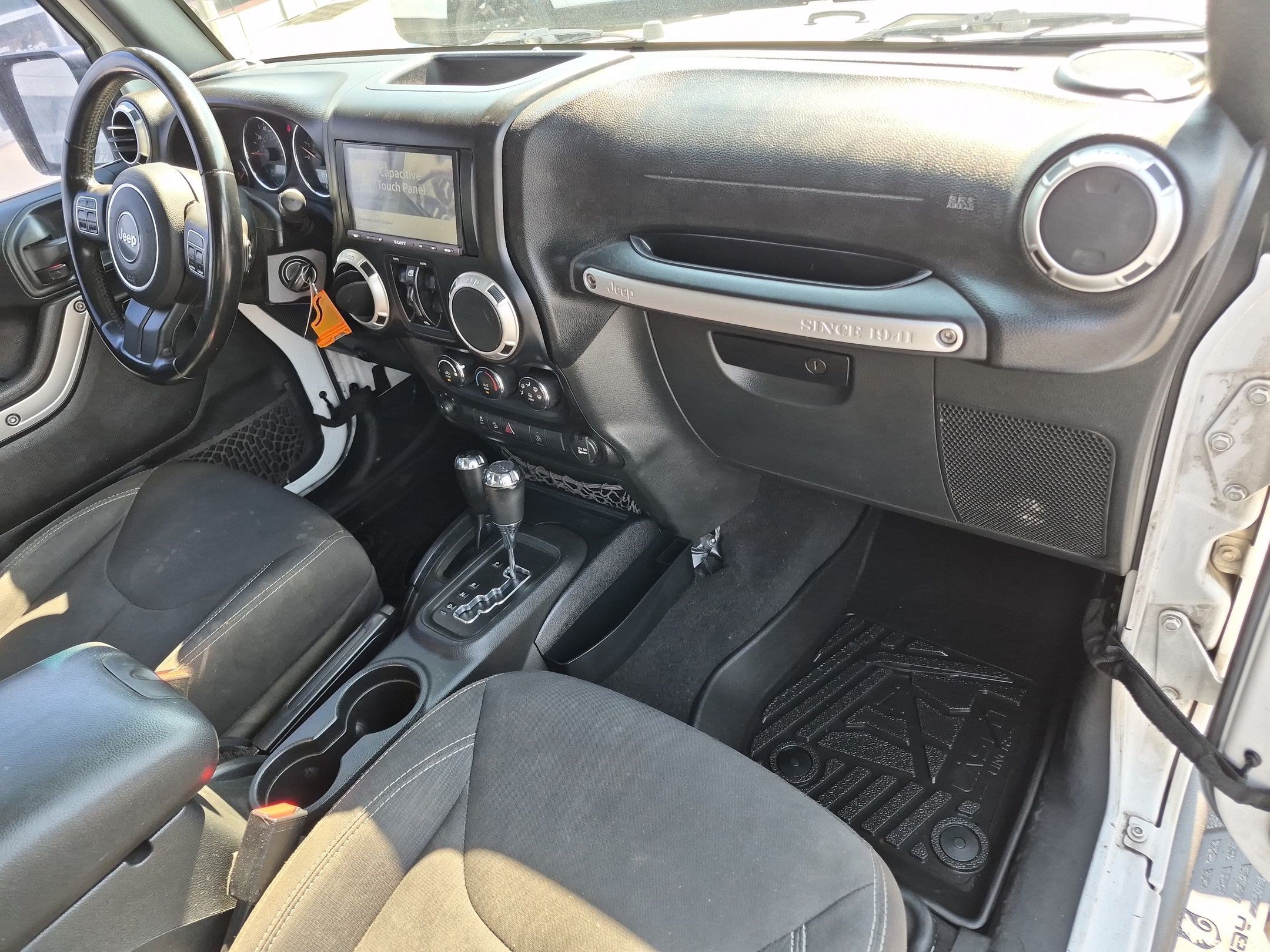 Used 2016 Bright White Clearcoat Jeep Rubicon image 29