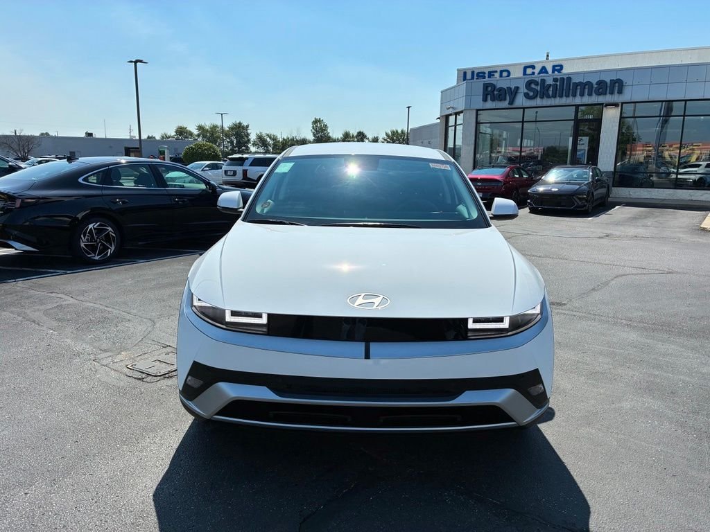 New 2026 White Hyundai SE image 3