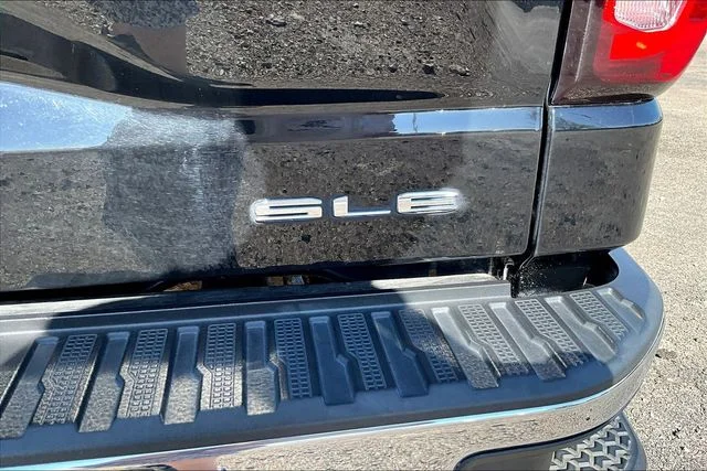 Used 2020 Black GMC SLE image 24