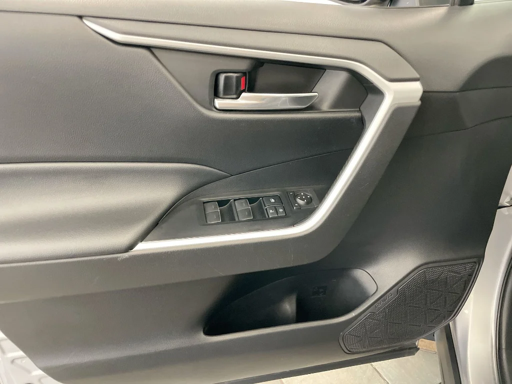 Used 2022 Silver Sky Metallic Toyota XLE image 23