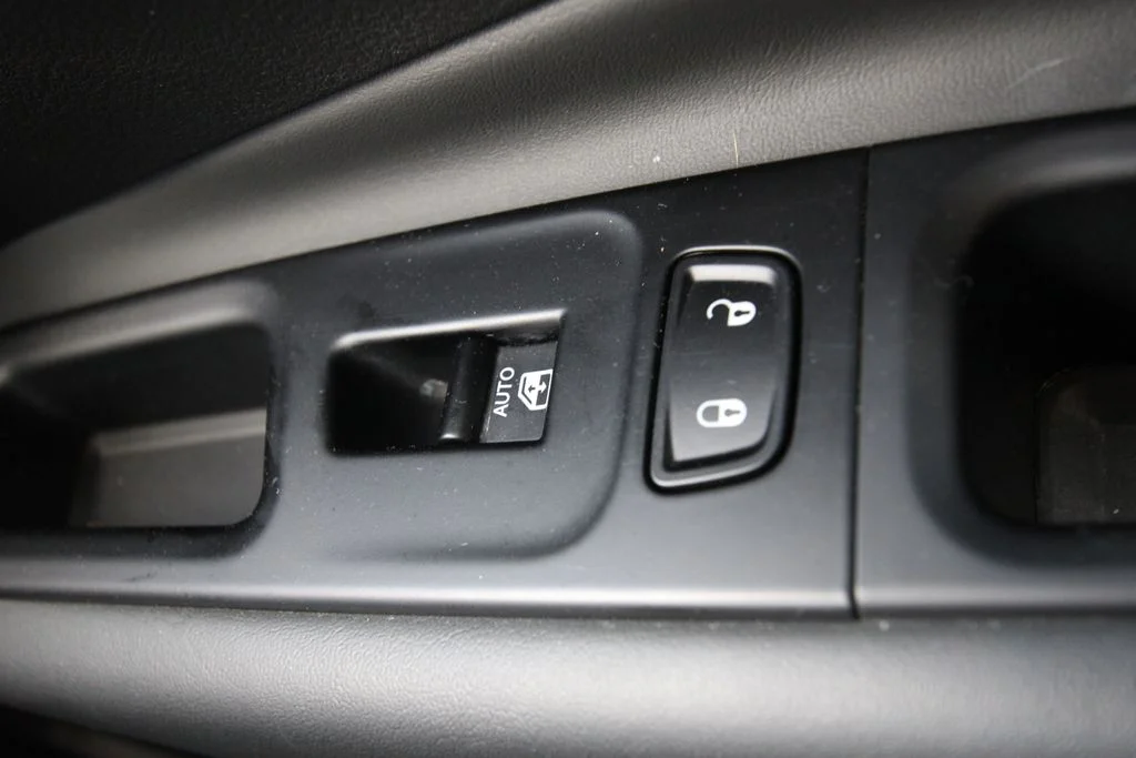 Used 2023 Gray Jeep Latitude image 23