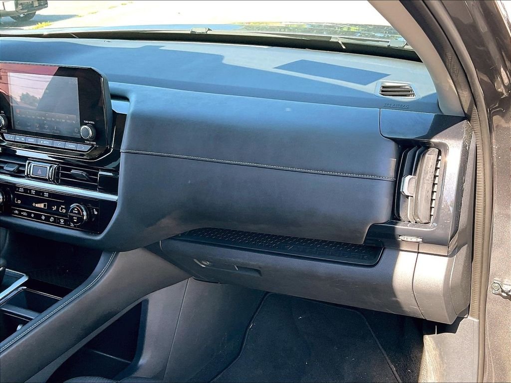 Used 2022 Gun Metallic Nissan SV image 12